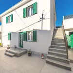 Apartmán Beautiful In Okrug Gornji