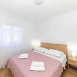 Apartmán Beautiful In Okrug Gornji