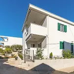Apartmán Beautiful In Okrug Gornji