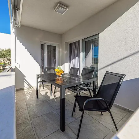 In Okrug Gornji With Wi-fi Apartment *