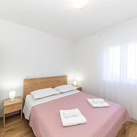2 Bedroom Gorgeous In Okrug Gornji Trogir