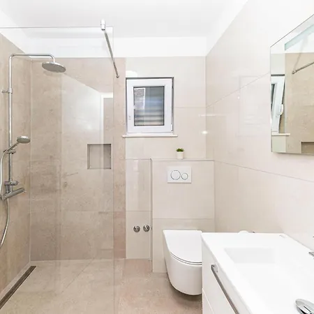2 Bedroom Gorgeous In Okrug Gornji * Trogir