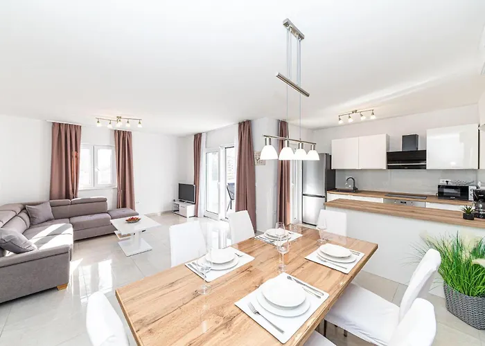 Lägenhet Beautiful In Okrug Gornji *