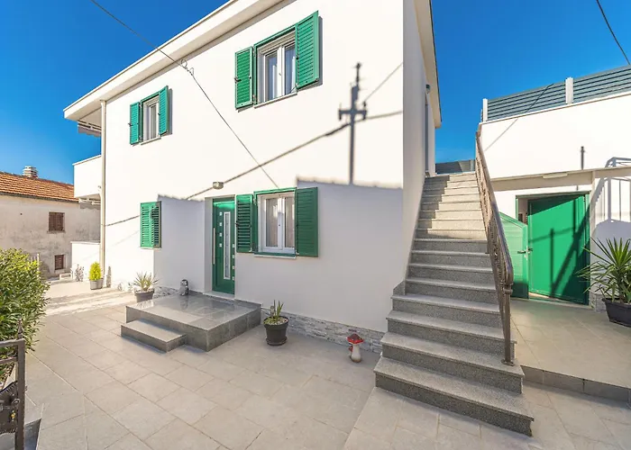 Lägenhet Beautiful In Okrug Gornji