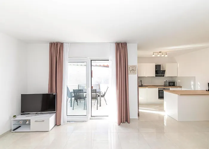 Lägenhet Beautiful In Okrug Gornji *