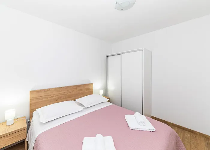 Lägenhet Beautiful In Okrug Gornji