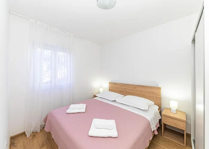 Lägenhet Beautiful In Okrug Gornji