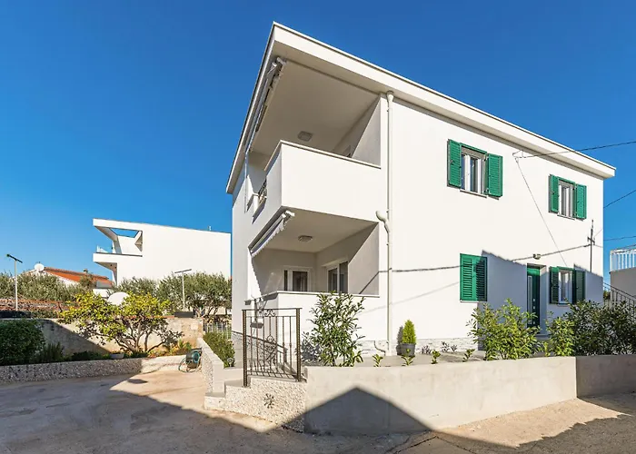 Lägenhet Beautiful In Okrug Gornji